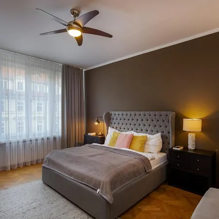 Deluxe In Old Town By Days Apartment