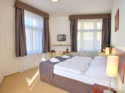 Gloria Hotell 4*