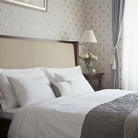 Almandine Aparthotel 4*