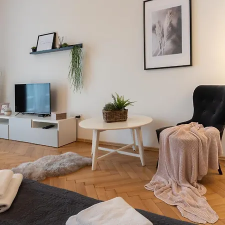 Apartment Luxury In Prime Location *