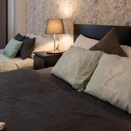 Luxury In Prime Location Apartment *