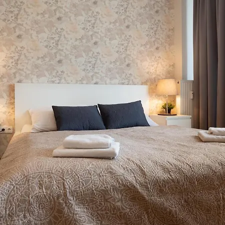 Apartment Luxury In Prime Location *