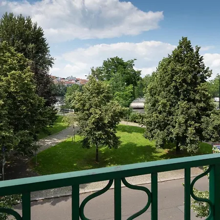 Luxury In Prime Location Apartment