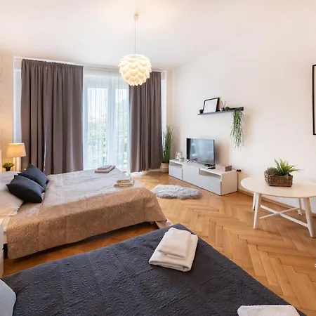 Luxury In Prime Location *