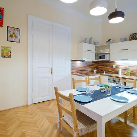 Center Legerova Apartament *