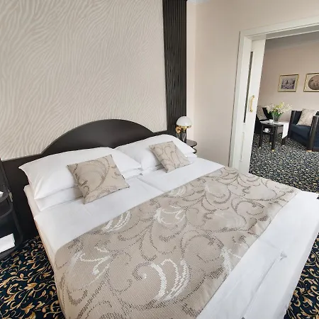 Ea Royal Esprit Hotell