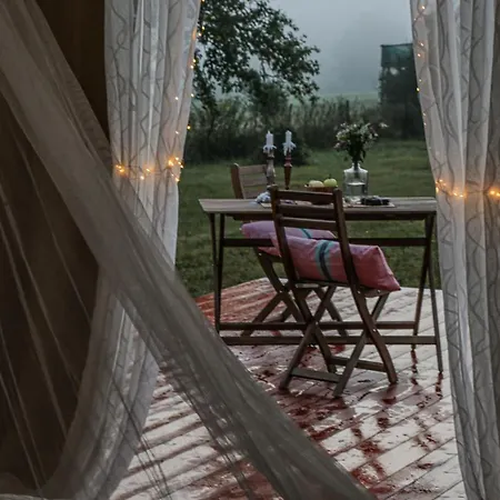 Luxury tent Pokojczech Pagoda Prague