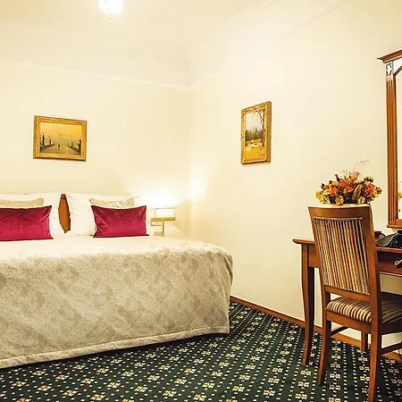 Boutique Seven Days Hotel
