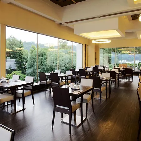 Szálloda Fairmont Golden