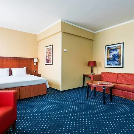 Courtyard By Marriott City