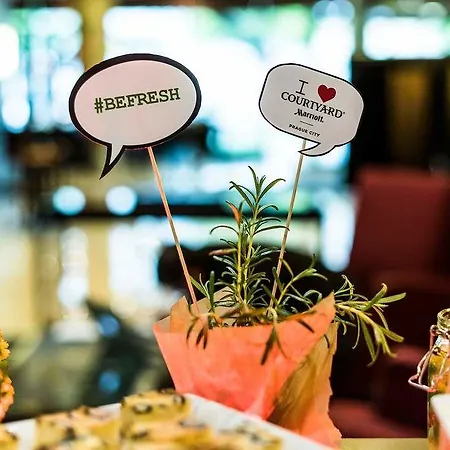 Courtyard By Marriott City 4* Prága