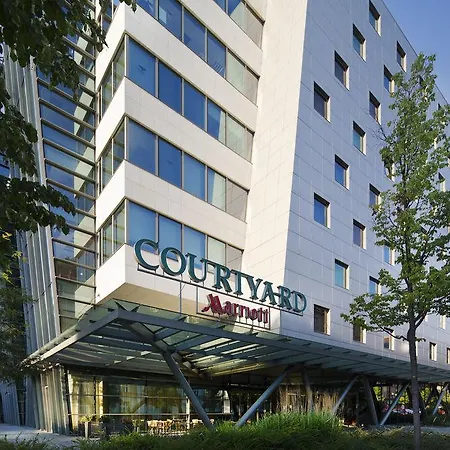 Courtyard By Marriott City 4* Prága