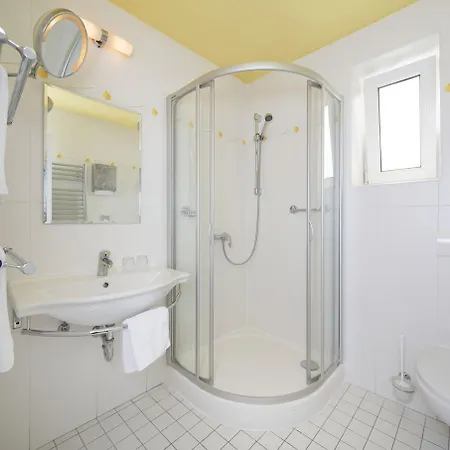 Julian Hotel 4*