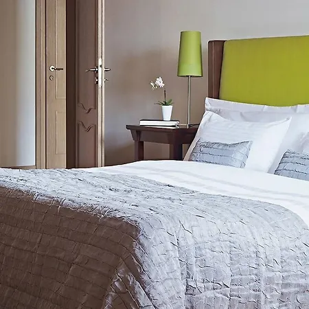 Almandine Aparthotel Prague