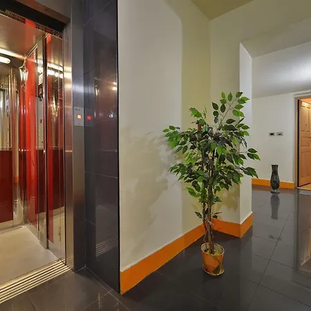 Old Town Tyn Apartment *