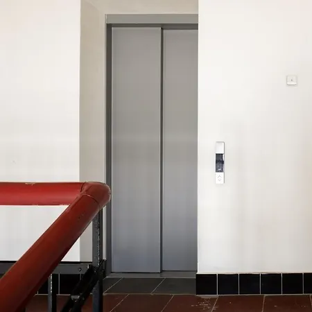 Minimalist Studio In Vinohrady By Days Apartmán