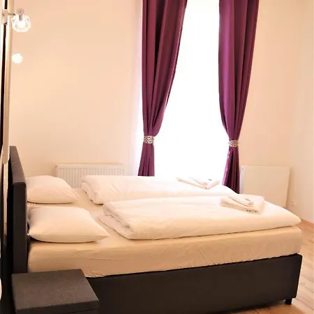 Apartmanhotel Flowers 2*