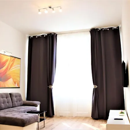 Flowers Apartmanhotel 2*