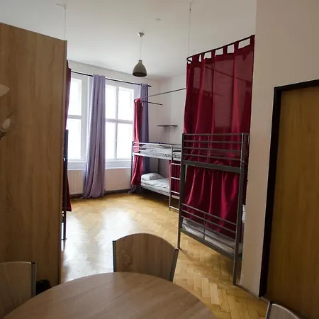 Globe Adults Only Prag