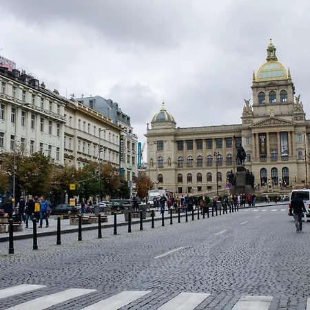 Globe Adults Only Prag