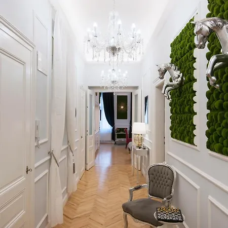 Vogue Near By Wenceslas Square Apartment *