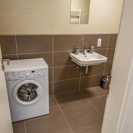 Spacious Terrace With Free Private Parking Apartament Praga