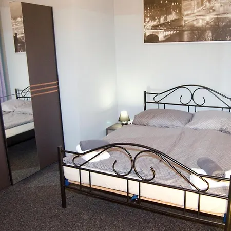 Hostel Globe Adults Only