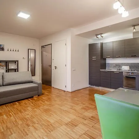 아파트 Modern With Balcony And Garage *