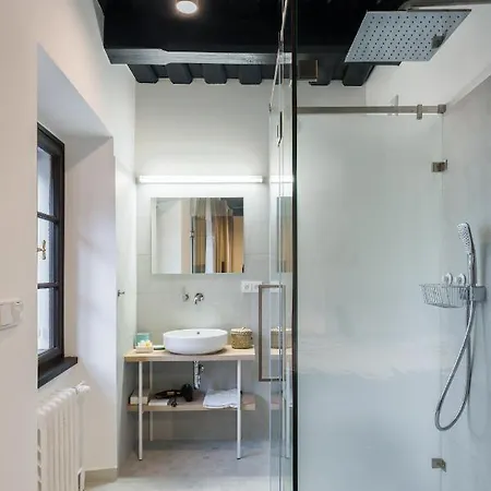 Apartment Fancy By Castle