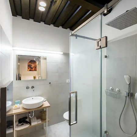 Fancy By Castle Apartment