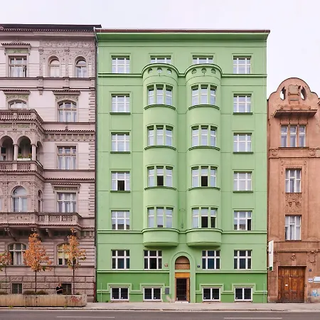 Apartment Honest Smichov *