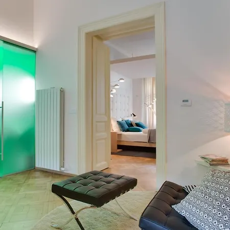 Bright Na Porici Apartment