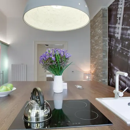 Bright Na Porici Apartment