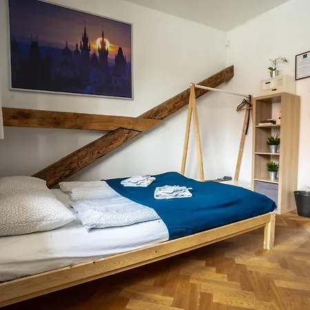 Old Town Square Suites Apartmanhotel 2*