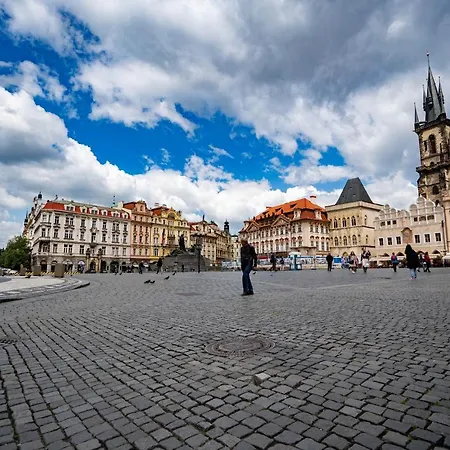 Old Town Square Suites 2*