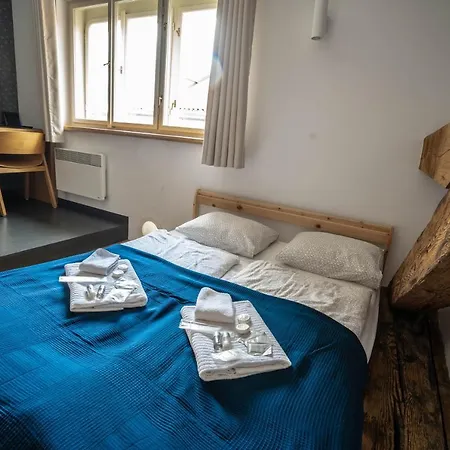 Old Town Square Suites 2*