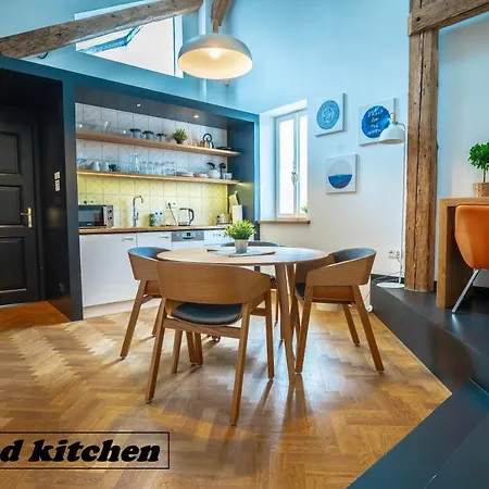 Old Town Square Suites Aparthotel 2*