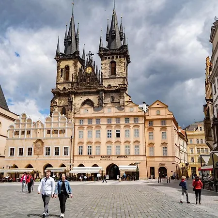 Apartmanhotel Old Town Square Suites 2*