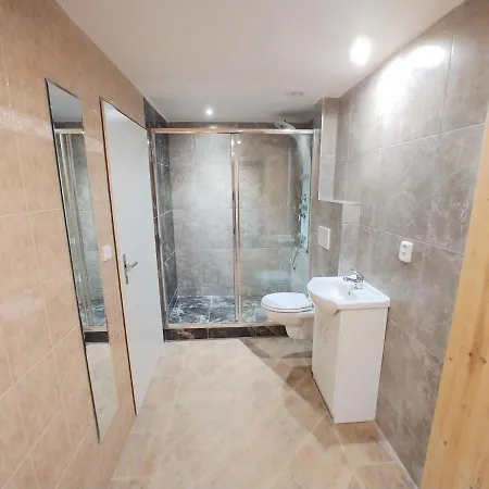 Wellness Studio Se Saunou A Virivkou Prague