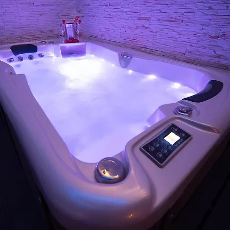 Infinity - Private Whirlpool And Sauna