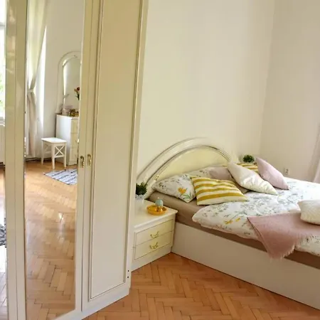 Apartment Bedroom With Sauna *
