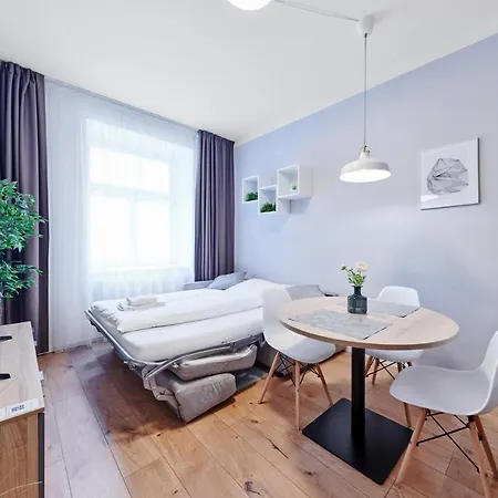 Honest Smichov Apartment *