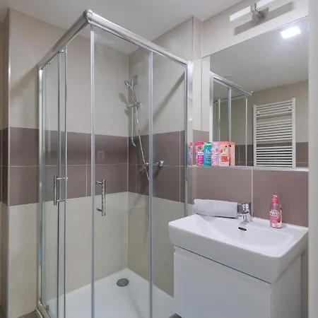 Bright Studio, 10min Centre, Free Parking Praga