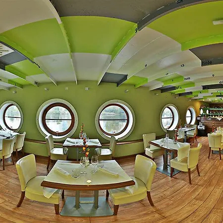Rohan Boat Hotel en barco Praga