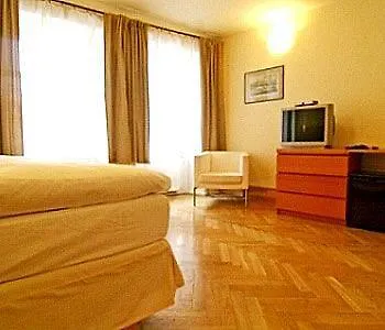 Mostecka 12 Hotel 3*