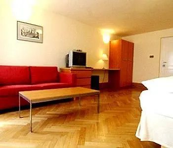 Hotel Mostecká 12