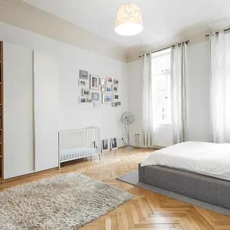 The Place In - Old Town Apartment *