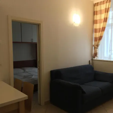 Aparthotel La Familia 2*