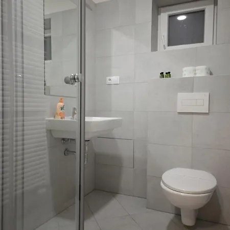 Honest Smichov Apartment *