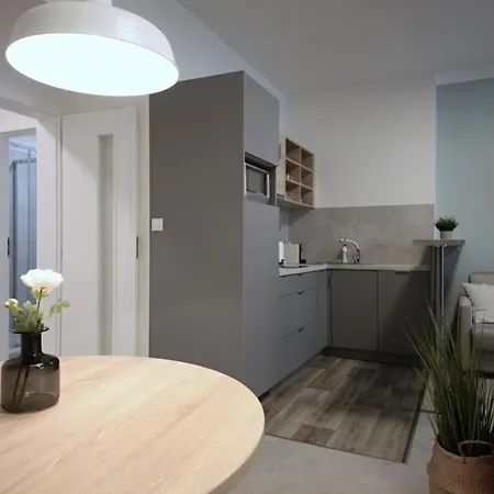 Honest Smichov Apartment